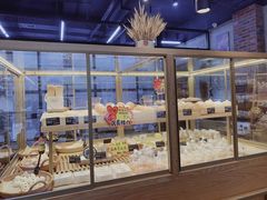 面包甜点陈列柜-啊噗吐呦现场烘焙(麦凯乐店)