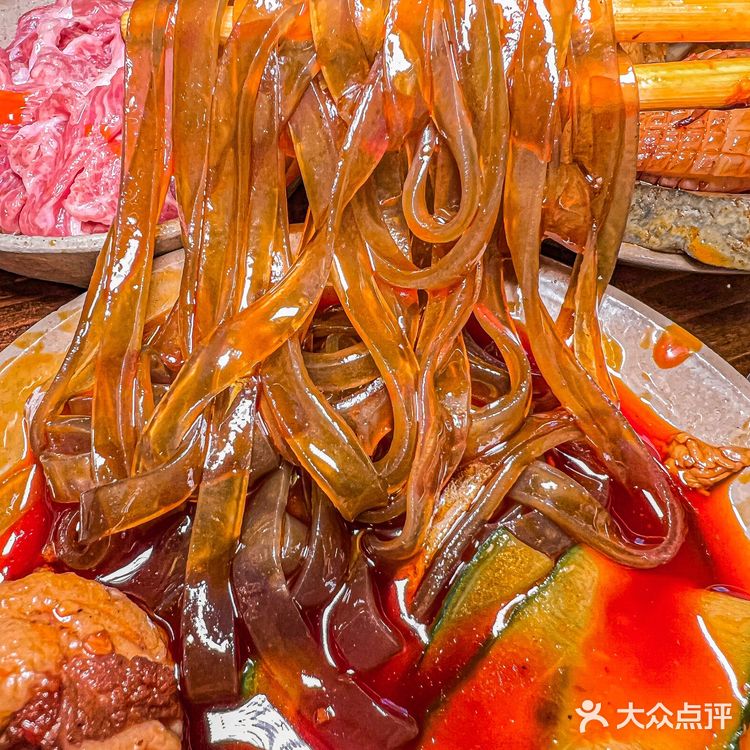 成都美食 | 成都最破老火锅，开在废墟边！
