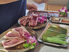 -围炉肉舍•炭烤活鳗•丹东海鲜烤肉(步行街店)