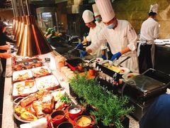 -松山湖凯悦酒店·Café自助餐厅·周末火舞秀表演