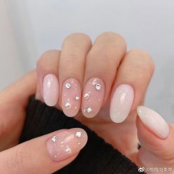 -悦指间美甲美睫