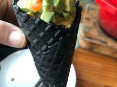 牛油果三文鱼卷-烛影拾光观景餐厅·创意菜·摄影·小提琴(大唐不夜城店)