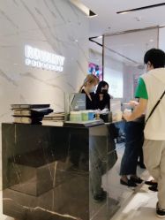 -罗亚帝造型·烫发染发