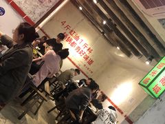 等位区-四小区火锅·巷子里的重庆火锅(花照壁店)