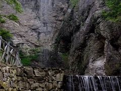 -燕子河大峡谷天坑仙境