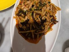 -渝信川菜 · 川味家常菜(财富购物中心店)