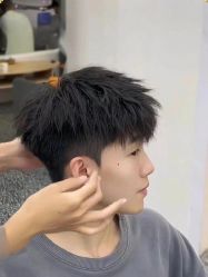 -一家只做男发烫染的店