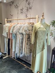 -一揽芳华汉服旗袍体验馆(拙政园店)