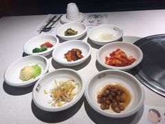 餐前小菜-本家韩国烤肉(青岛万象城店)