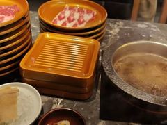 -牛YO寿喜烧·铁板烧和牛火锅自助(市府恒隆店)