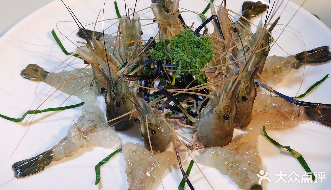 南宁首家罗氏虾主题餐厅 捞活虾真快乐[加油][加油]