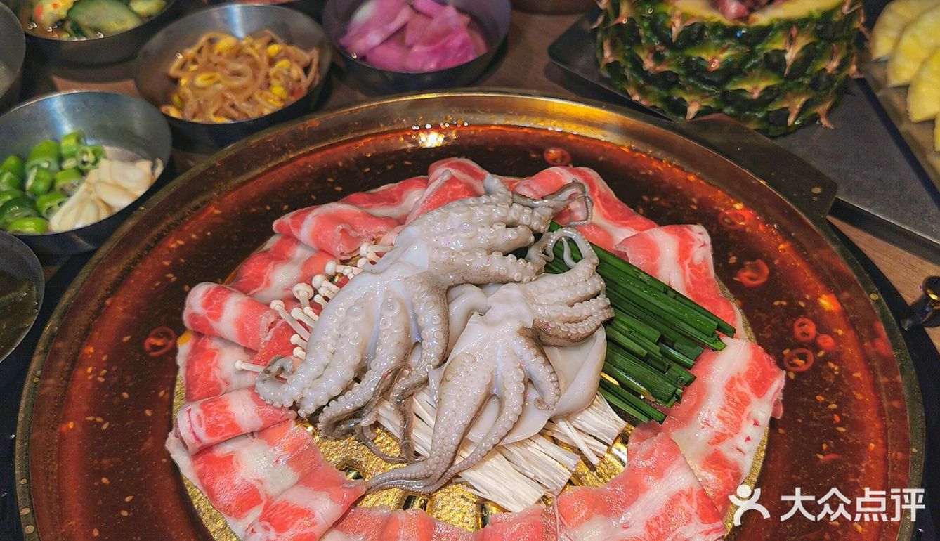 一边看着小蛮腰一边烤肉🔥蚂蚁洞太会了