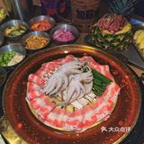 一边看着小蛮腰一边烤肉🔥蚂蚁洞太会了