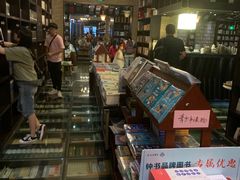 -钟书阁(松江泰晤士小镇店)