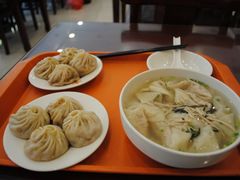 鸡汤三鲜馄饨，蟹粉和鲜肉小笼-王興記(南禅寺店)