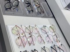 -视野联行眼镜•蔡司•依视路(温江店)