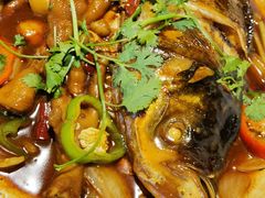 红烧鱼头凤爪-周家二小姐的菜(西津渡店)