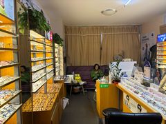 -优医视平价眼镜蔡司依视路折扣工厂店(十里堡店)