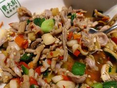 酸辣鸡杂-费大厨辣椒炒肉(太平老街店)