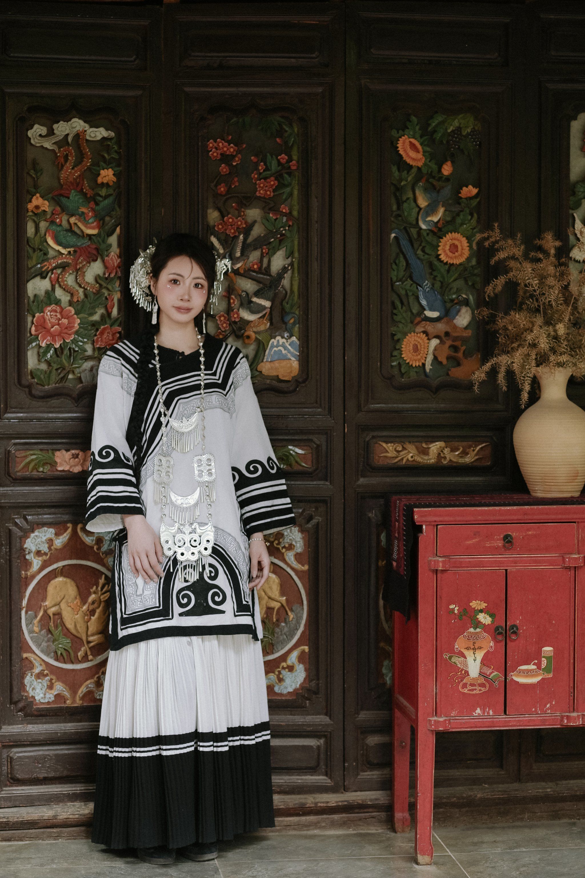 彝族少女婚纱照