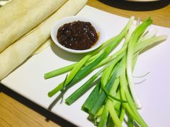 大饼卷大葱-吕氏疙瘩汤·海鲜新鲁菜(凯德mall新都心店)