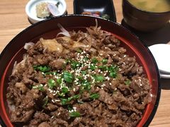 牛肉盖饭-隐泉之语日式料理(王府中环店)