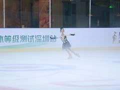 -冰堡国际溜冰场(观澜湖新城MHMALL店)