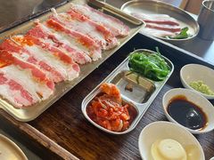 -围炉肉舍•炭烤活鳗•丹东海鲜烤肉(步行街店)