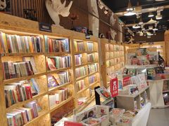 -新华里咖啡书吧(新华书店小寨店)