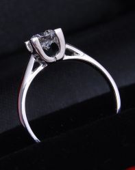 -威德钻石-克拉钻大本营(南京东路店)