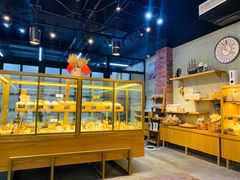 面包甜点陈列柜-啊噗吐呦现场烘焙(麦凯乐店)