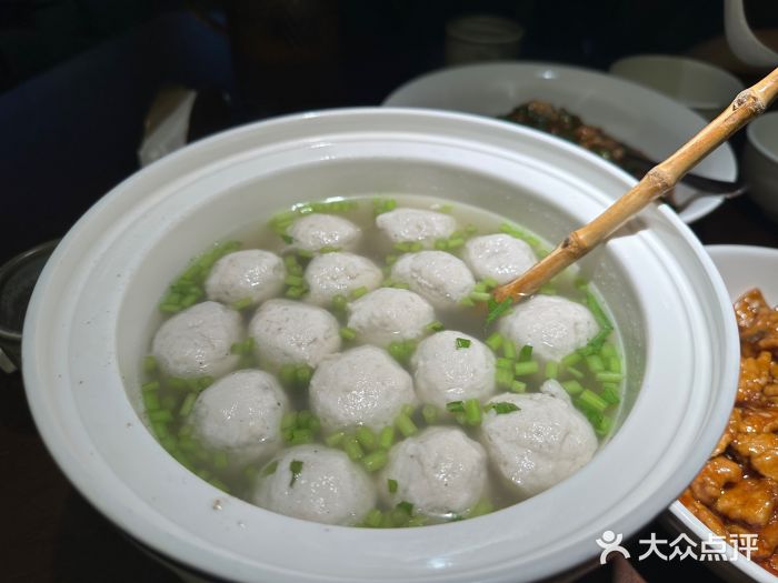 新连采·海鲜·大连菜(大连恒隆广场店)茼蒿鱼丸汤图片