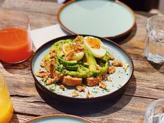 牛油果煮蛋吐司-RAC BAR(安福路店)