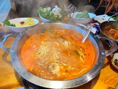 -野山舂·贵州现舂酸汤火锅(鸿通城店)