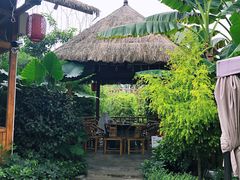 -茅草房·河畔园林火锅