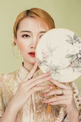 -现代经典婚纱摄影