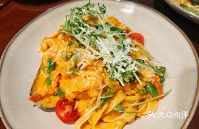 Spicy Seafood Wide Noodles