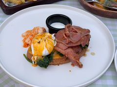 牛舌班尼迪蛋裸麦面包-翠贝卡&Mama Kelly Brunch Coffee(河西店)