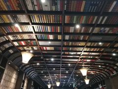 -钟书阁(松江泰晤士小镇店)