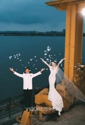 -雪中彩影婚纱摄影·微光艺术中心