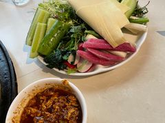 东北蘸酱菜-妈妈家铁锅炖(景诚园综合楼店)