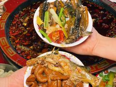 -烧哥美蛙肥肠鱼火锅·十五年社区店