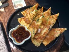 海鲜葱饼-明洞阿姨·韩式酱蟹烤肉·创意料理(三元桥店)