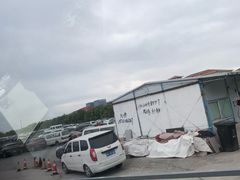 -奥特莱斯停车场