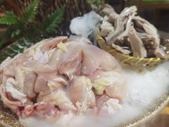 -洪氏嗨捞·广东猪肚鸡·椰子鸡火锅(西咸万象城店)