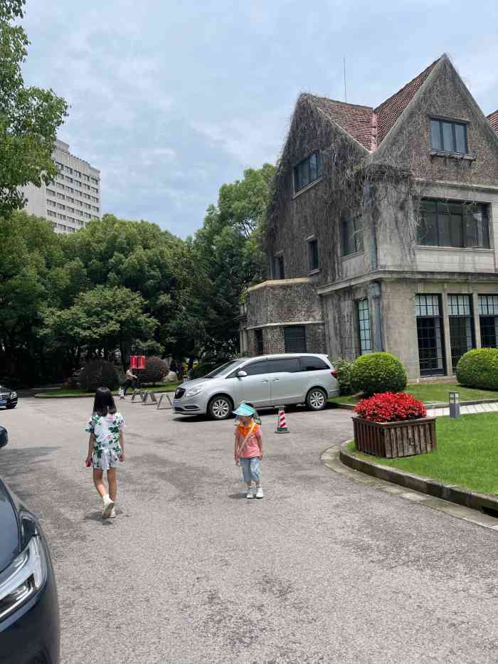 上海兴国宾馆香樟园西餐厅-"作为公司年夜饭定的团购,小厅整个包下来