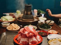 -洞庭洲·防空洞火锅·烧烤·铜锅涮肉(新百广场店)