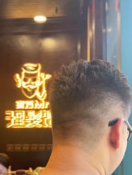 -东方先生国潮男士理发馆