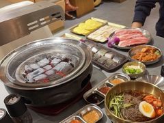 -围炉肉舍•炭烤活鳗•丹东海鲜烤肉(步行街店)