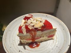 草莓椰子蛋糕-La Strada(安福路店)